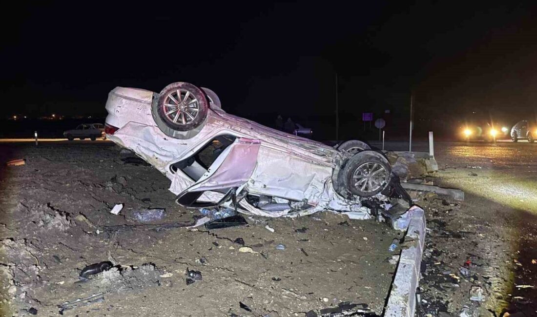 Adana’nın Kozan ilçesinde meydana gelen trafik kazasında, araçlarda sıkışıp yaralanan