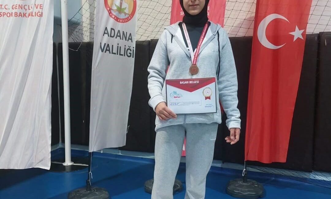 Okul sporları kapsamında düzenlenen Türkiye Şampiyonası’nda mücadele eden Özalp Ağabey
