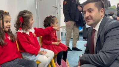 Van’ın Özalp ilçesinde bayrak haftası münasebetiyle anlamlı bir program düzenlendi.