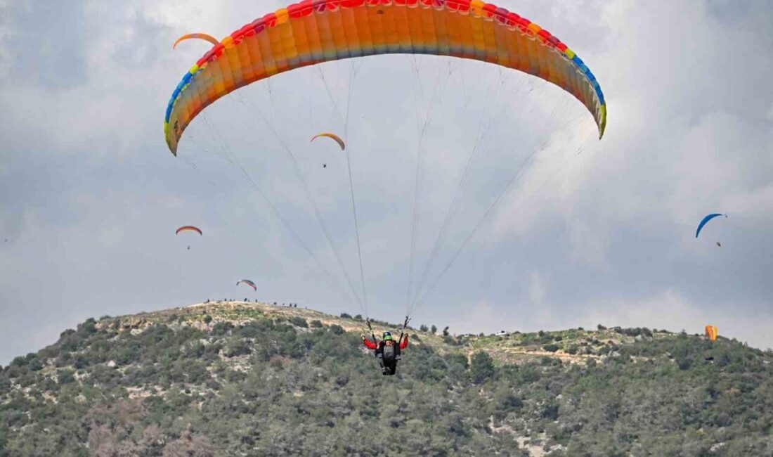 Mersin’de özel gereksinimli çocuklar, yamaç paraşütüyle gökyüzüyle buluştu. Mersin Büyükşehir