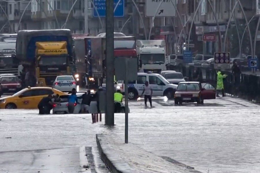 Uşak’ta uzun yıllardır özellikle ana arterlerde her yoğun yağış sonrası