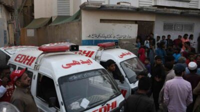 Pakistan’ın Karaçi kentinde üç katlı bir binada meydana gelen tüp