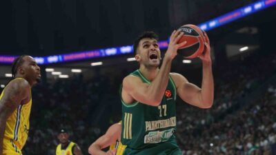 Yunanistan’ın Panathinaikos Basketbol Takımı, milli oyuncu Ömer Faruk Yurtseven ile
