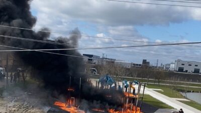 Tekirdağ’ın Ergene ilçesinde çocukların yaktığı ateş nedeniyle parktaki oyun grupları