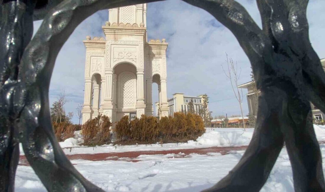 Ağrı’nın Patnos ilçesinde kar yağışı sonrasında oluşan manzara görenleri adeta