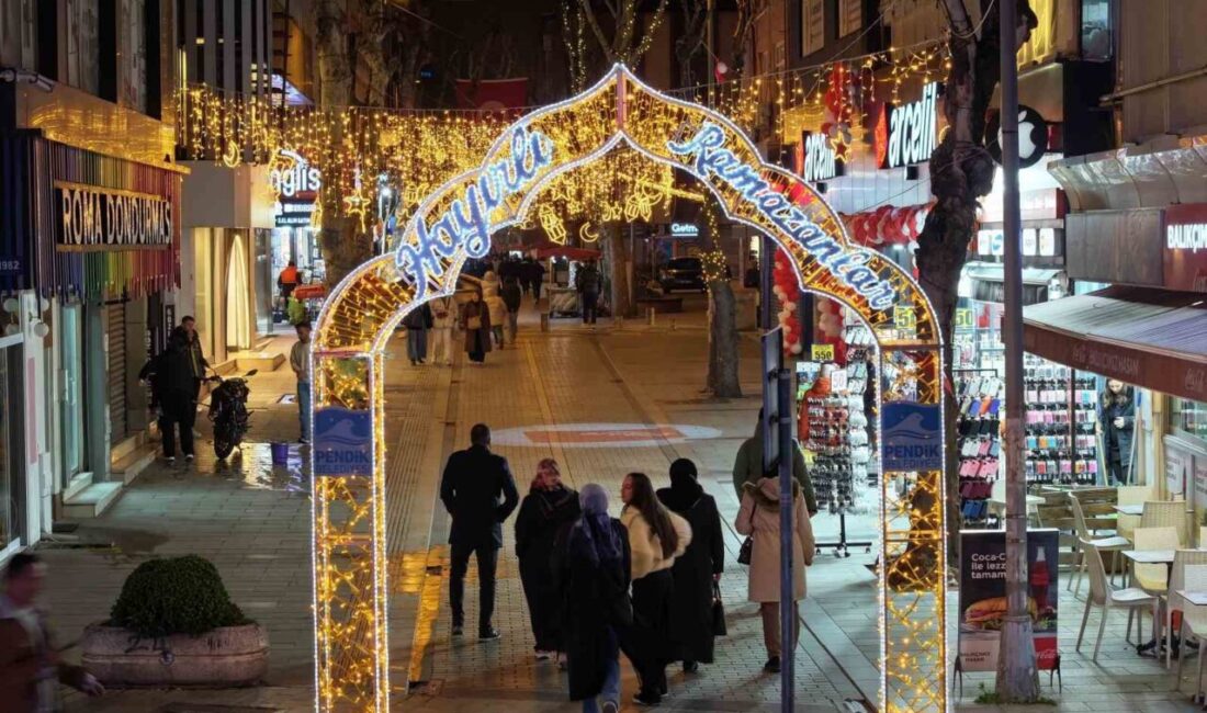 Pendik’te Ramazan ayının manevi atmosferi dolayısıyla cadde ve sokaklara yapılan
