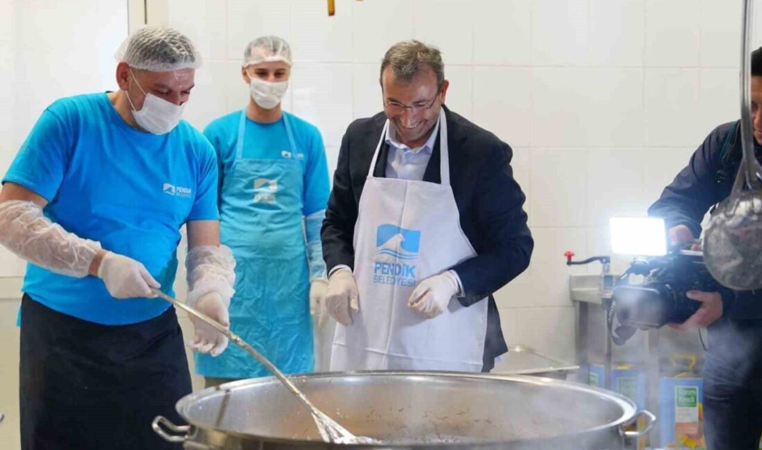 Pendik’te dev kazanlarda binlerce kişilik iftar yemekleri hazırlanıyor. Belediye Ramazan