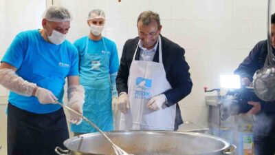 Pendik’te dev kazanlarda binlerce kişilik iftar yemekleri hazırlanıyor. Belediye Ramazan