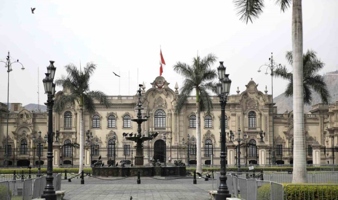 Peru Kongresi, Devlet Başkanı Jose Jeri’yi “resmi program dışında Çinli