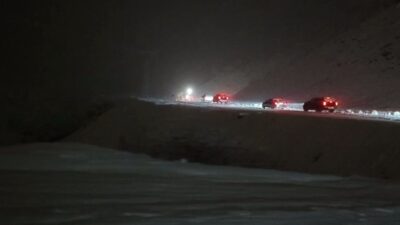 Siirt’in Pervari ve Şirvan ilçelerinde etkili olan kar yağışı, bazı