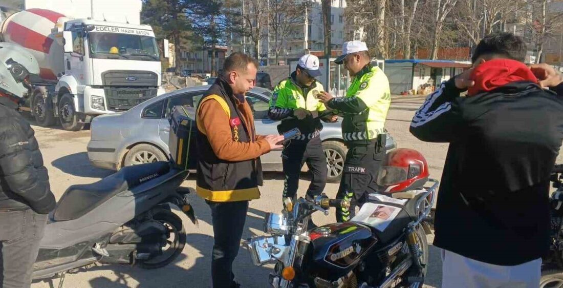 Adıyaman’ın Gölbaşı ilçesinde trafik polis ekipleri tarafından yapılan uygulamaya plakasız
