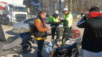 Adıyaman’ın Gölbaşı ilçesinde trafik polis ekipleri tarafından yapılan uygulamaya plakasız