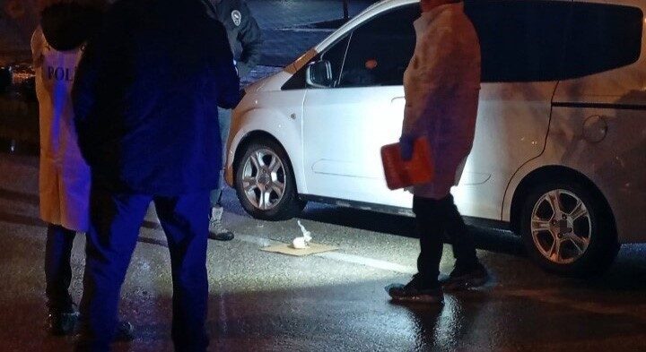 Bursa’da polis ekiplerinin şüphe üzerine durdurmak istediği otomobil kaçmaya çalıştı.