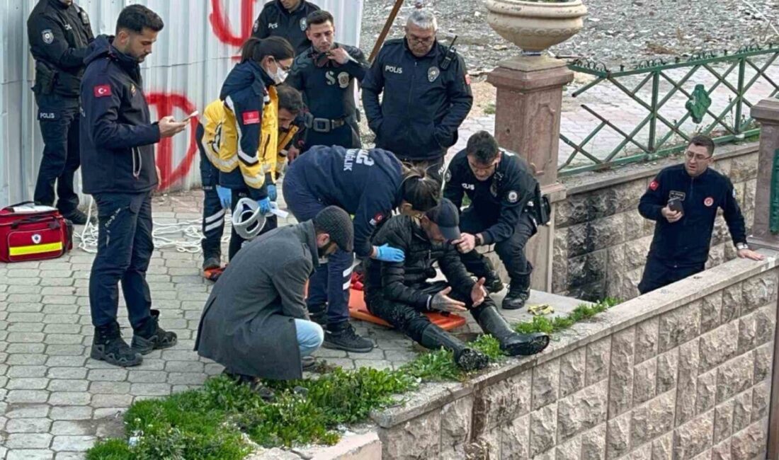 Eskişehir’de henüz bilinmeyen bir nedenle Porsuk Çayı’na düşen şahıs sarkıtılan