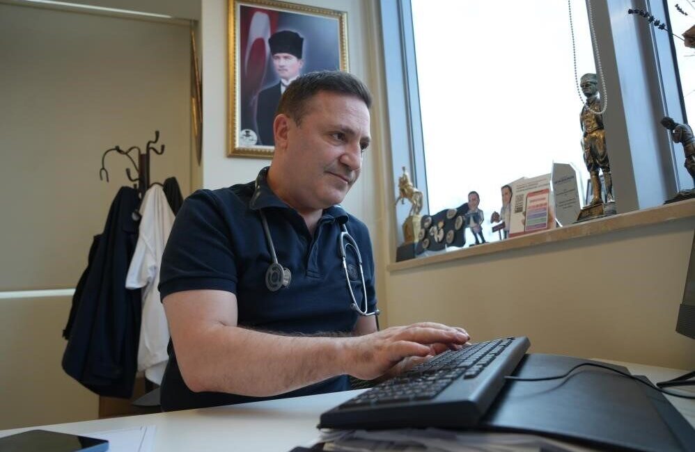 Göğüs Hastalıkları Uzmanı Prof. Dr. Şevket Özkaya, kanserin biyolojik olarak