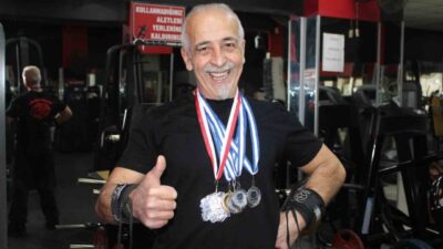Aydınlı 65 yaşındaki powerlifting sporcusu Hakkı Bozat, rakip bulamayınca gençlerle