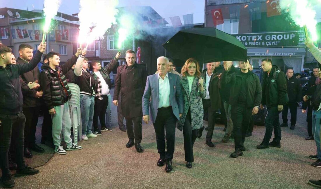 Bursa Büyükşehir Belediye Başkanı Mustafa Bozbey, eşi Seden Bozbey ile