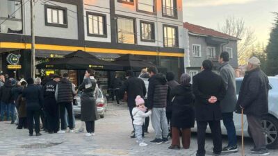 Kütahya’nın Tavşanlı ilçesinde Ramazan ayının ilk iftarı öncesi fırınların önünde