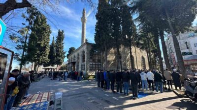 Samsun’da Ramazan ayının ilk cuma namazında camiler doldu taştı. Cami