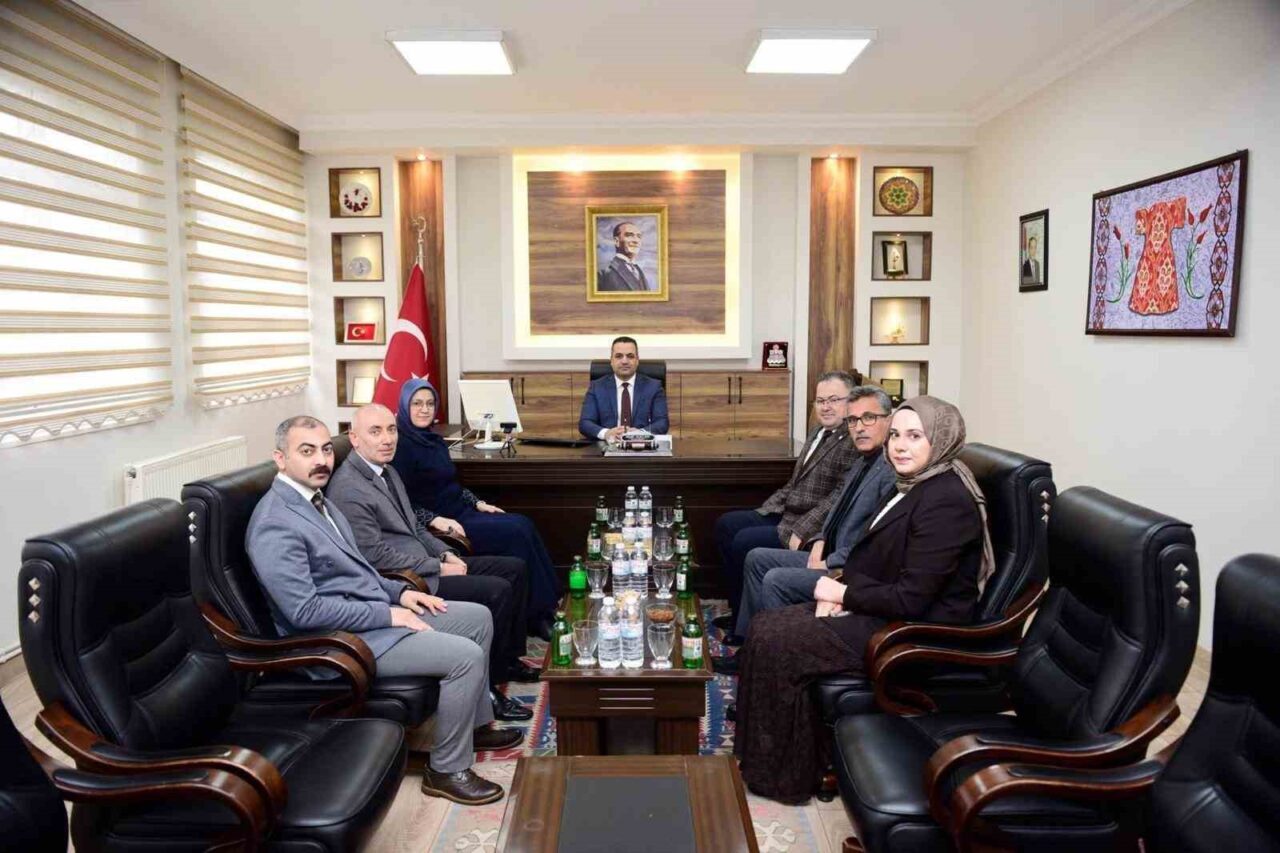 Manisa Celal Bayar Üniversitesi Rektörü Prof. Dr. Rana Kibar beraberindeki