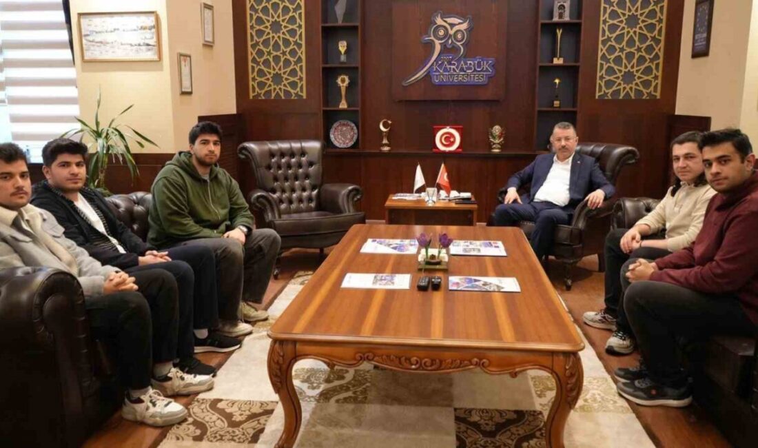 Karabük Üniversitesi(KBÜ) Evrenos İnsansız Kara Aracı Takımı üyeleri, Rektör Prof.