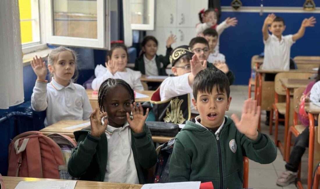 Kağıthane ilçesinde restore edilen Yaşar Doğu İlkokulu, İstanbul Valisi Davut