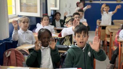 Kağıthane ilçesinde restore edilen Yaşar Doğu İlkokulu, İstanbul Valisi Davut