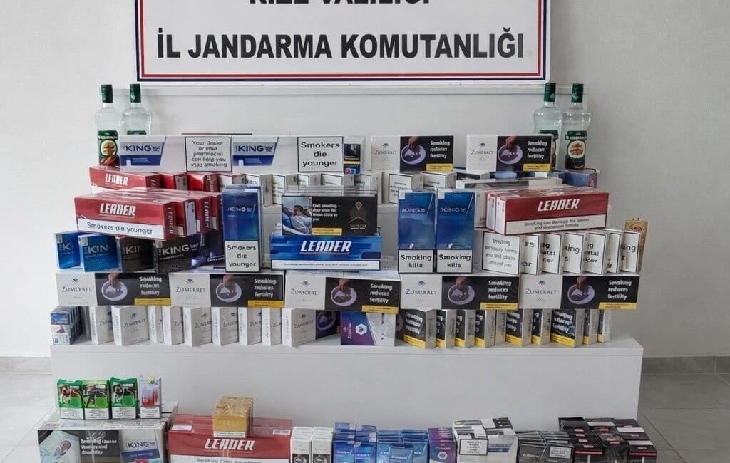 Rize’de jandarma ekiplerince yapılan çalışmada kaçak sigara ele geçirildi. Rize