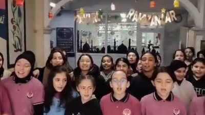 Rize’de öğrenciler, teneffüs zili çalınca koridorlarda hep bir ağızdan “Kâbe’de