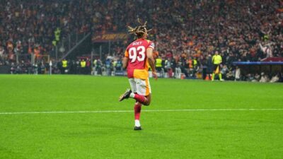 Galatasaray’ın Fransız futbolcusu Sacha Boey, sarı-kırmızılılardaki ikinci döneminin ilk golünü