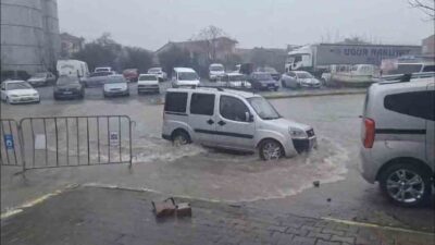 Balıkesir’de 5 dakika sağanak şeklinde yağan yağmur şehrin bazı noktalarında