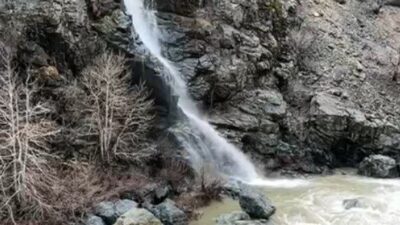 Diyarbakır’ın Kulp ilçesinde etkili olan yağmur ve yüksek kesimlerdeki kar