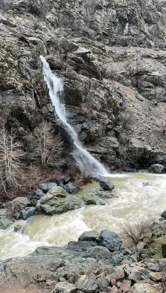Diyarbakır’ın Kulp ilçesinde etkili olan yağmur ve yüksek kesimlerdeki kar