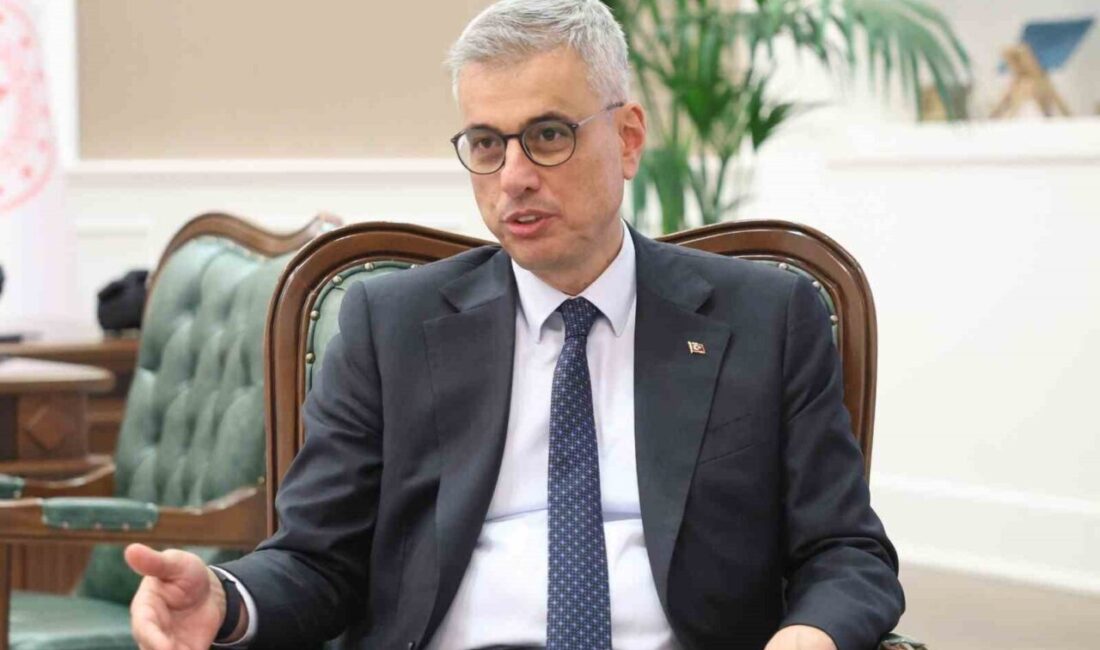 Sağlık Bakanı Kemal Memişoğlu, Sağlıklı Hayat Merkezi’ni ziyaretinde tanışıp “Sağlık