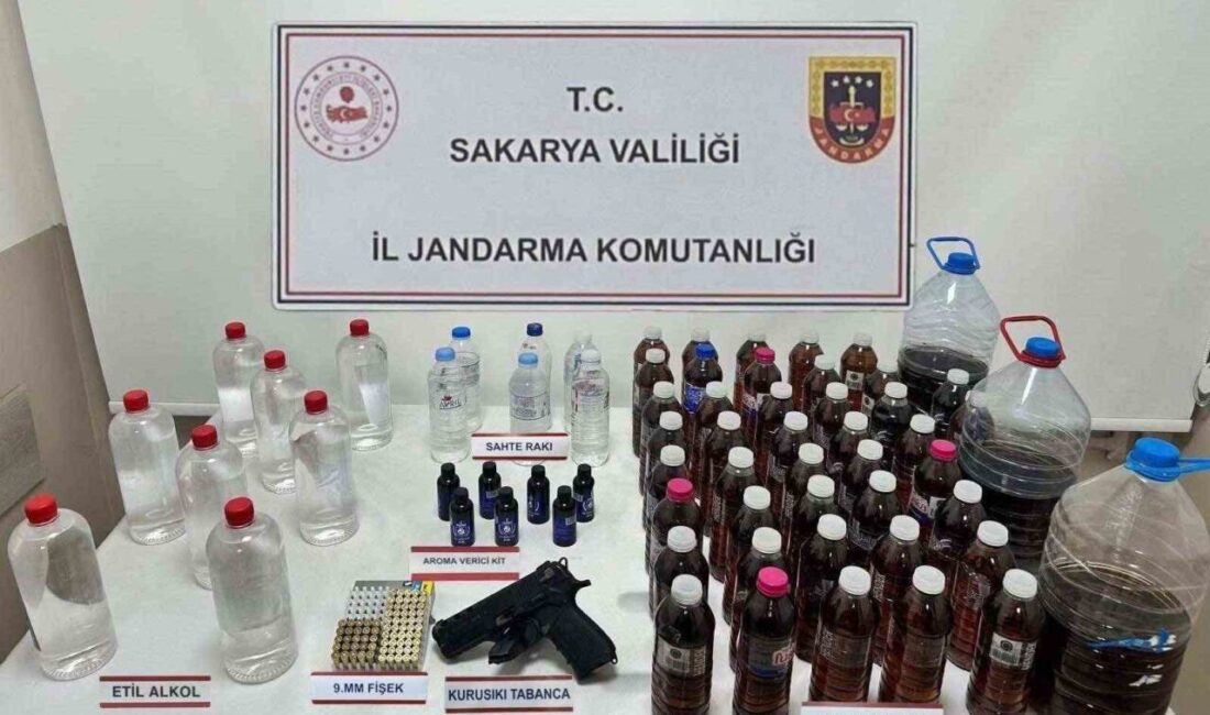 Sakarya’nın Akyazı ilçesinde sahte içki üreterek piyasaya süreği öğrenilen bir