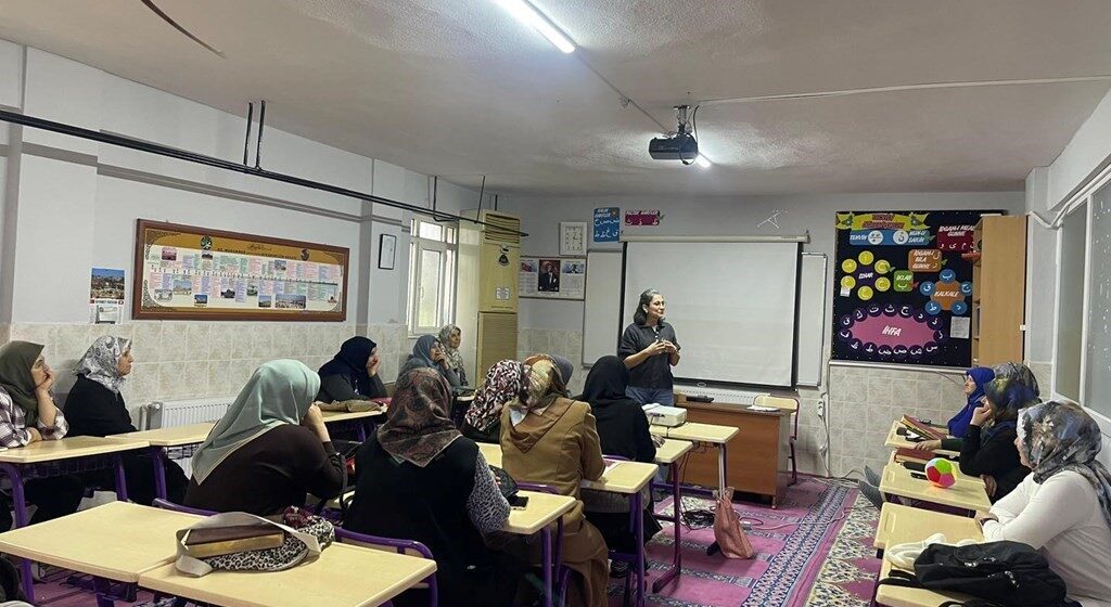 Manisa’nın Salihli ilçesinde aile yapısının güçlendirilmesine yönelik çalışmalar kapsamında yürütülen