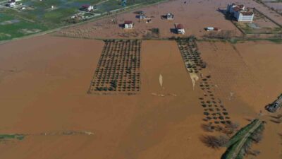Manisa’nın Salihli ilçesinde dün geceden itibaren etkili olan sağanak yağış