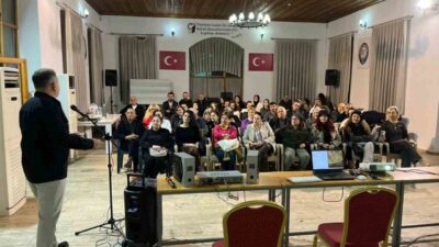 Salihli’de fotoğraf tutkunlarını bir araya getiren SALFOD Yüz Yüze Sunum