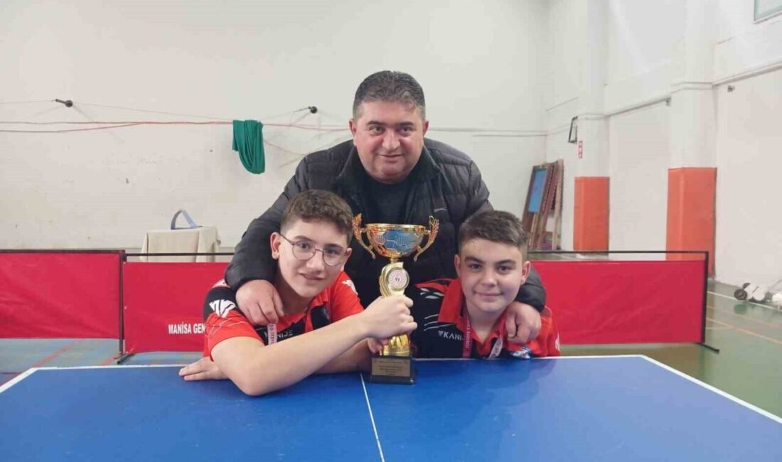 Salihli Milli Egemenlik Ortaokulu’nun yıldız tenisçileri Manisa’da üst üste 4.kez