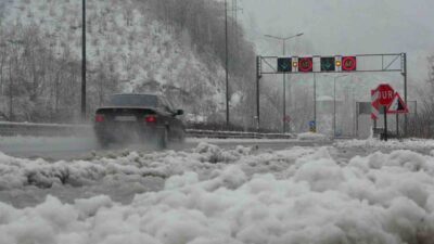 Ordu’nun orta ve yüksek kesimlerinde etkili olan kar yağışı, Samsun-Ordu