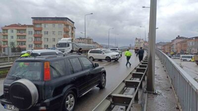 Samsun’un Havza ilçesinde kontrolden çıkarak bariyere çarpan cipteki anne ile