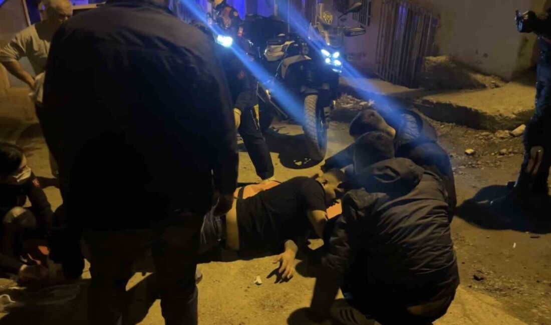 Samsun’da sokak ortasında silahlı saldırıya uğrayan bir genç yaralandı. Olay,
