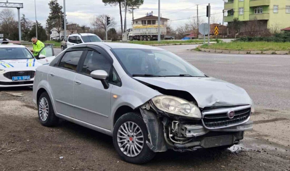 SAMSUN (İHA) – Samsun’un Çarşamba ilçesinde 2 otomobilin karıştığı trafik