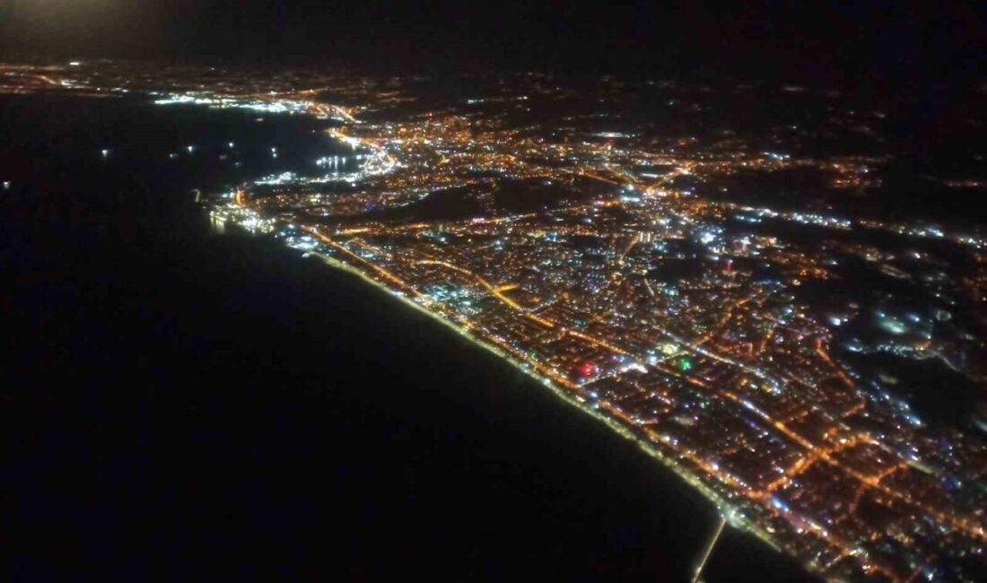 Samsun’da günün farklı saatlerinde ortaya çıkan manzaralar, gökyüzünün kızıl tonları,