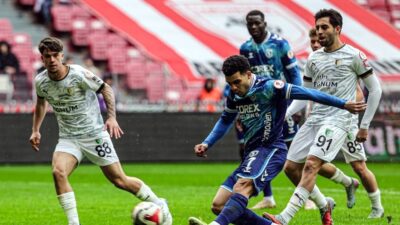 Samsunspor’da yabancı oyuncu statüsünde bulunan Türk asıllı Hollandalı futbolcu Elayis