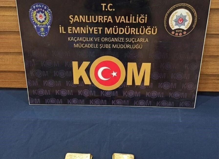 Şanlıurfa’da polisin durdurarak arama yaptığı bir otomobilde, 1 kilograma yakın