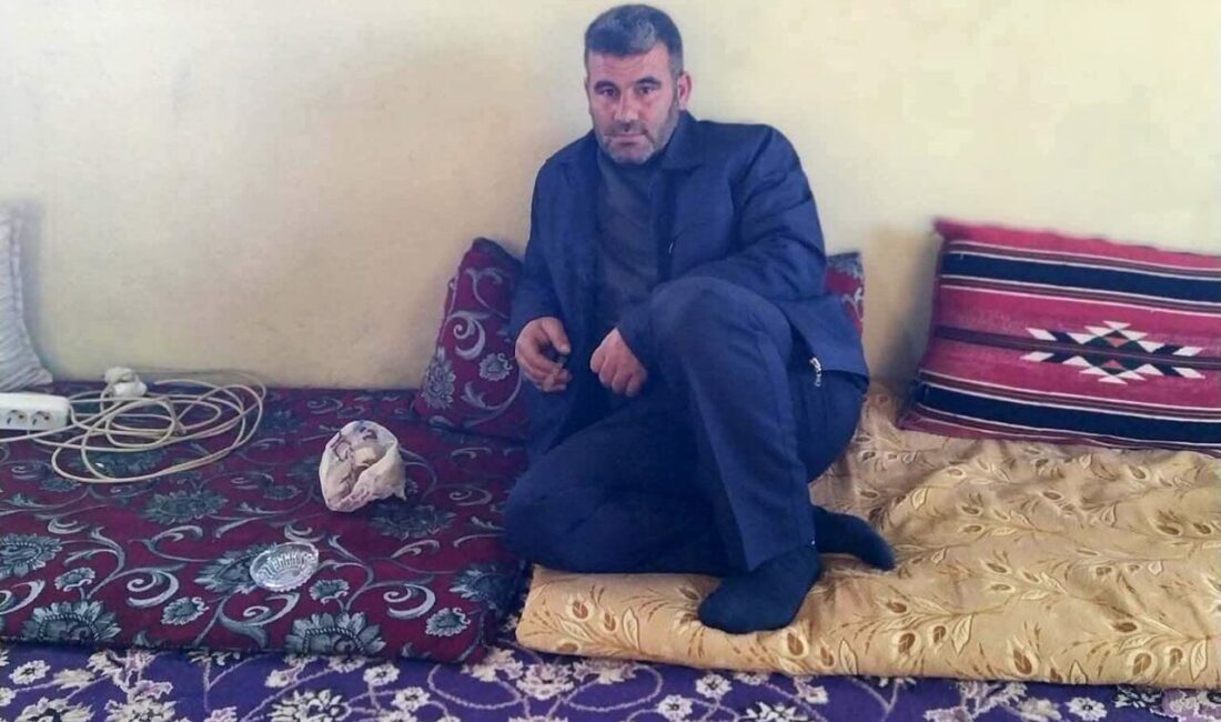 Şanlıurfa’nın Birecik ilçesinde köy çıkışında park halindeki bir otomobilde, bir