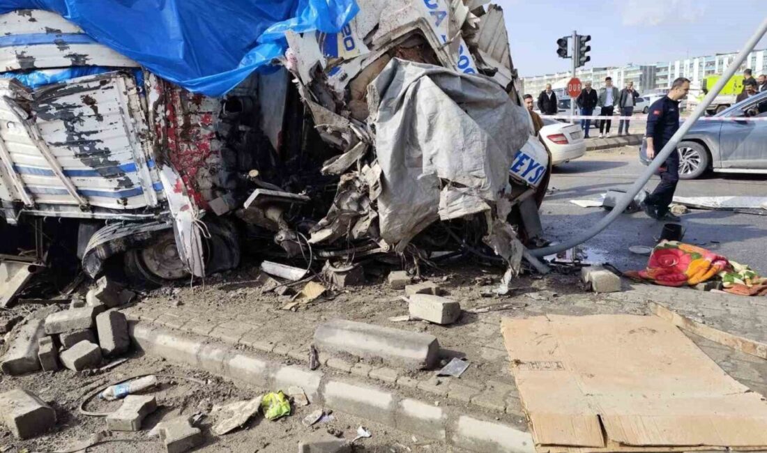 Şanlıurfa’da freni patlayan kamyon, araçların arasına daldı. Kazada, kamyon sürücüsü