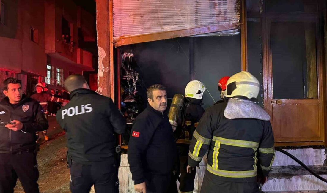 Şanlıurfa’nın Eyyübiye ilçesinde bir iş yerinde çıkan yangın, itfaiye ekipleri