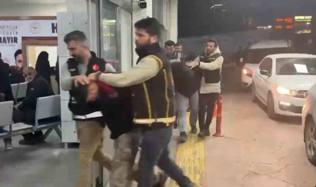 Şanlıurfa’da 1 polisin yaralandığı kuyumcu soygununa ilişkin güvenlik kamerası görüntüleri